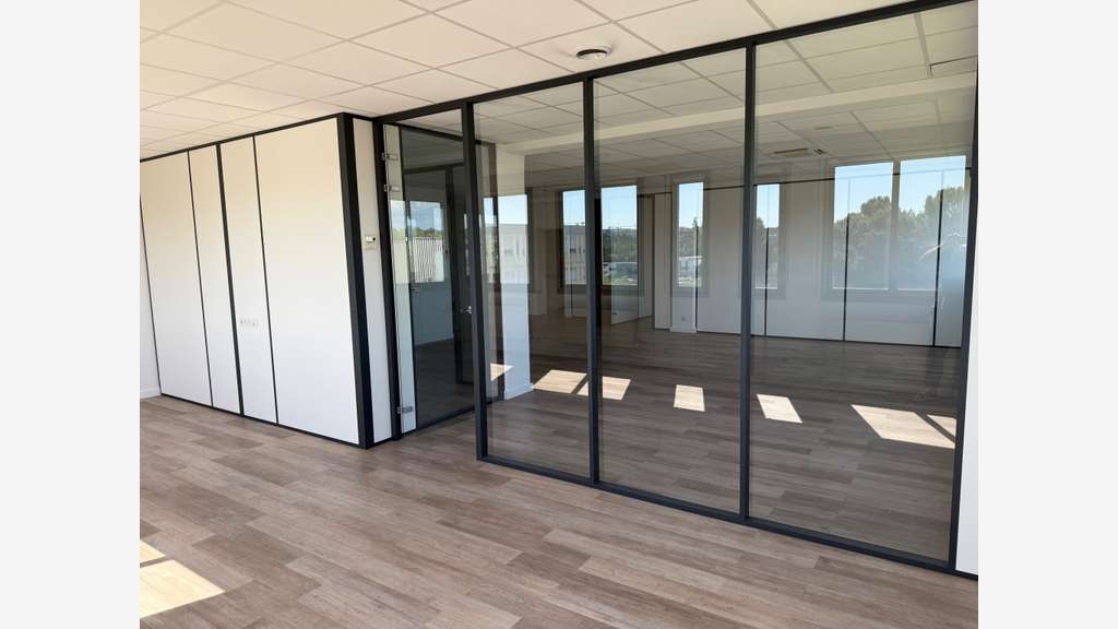 Bureaux 124m² R+3 à louer ZI Les Milles à Aix