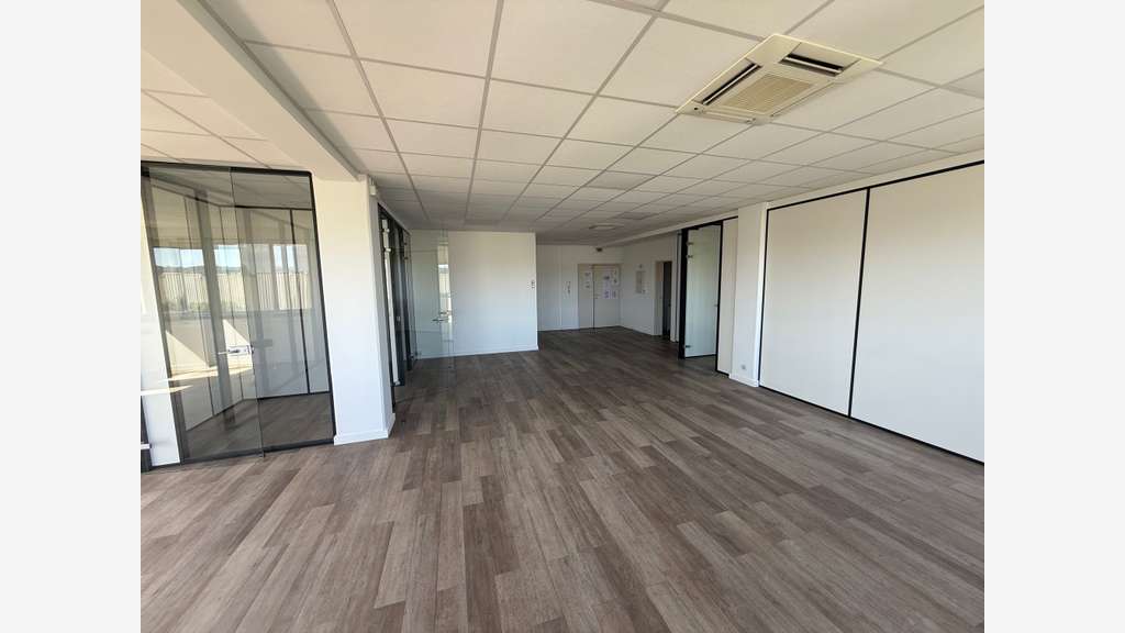 Bureaux 124m² R+3 à louer ZI Les Milles à Aix