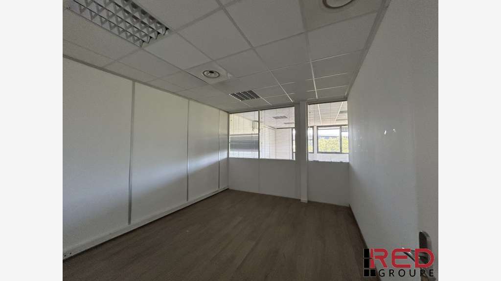 A louer bureau 121m² en pole d'activité Aix en Pce