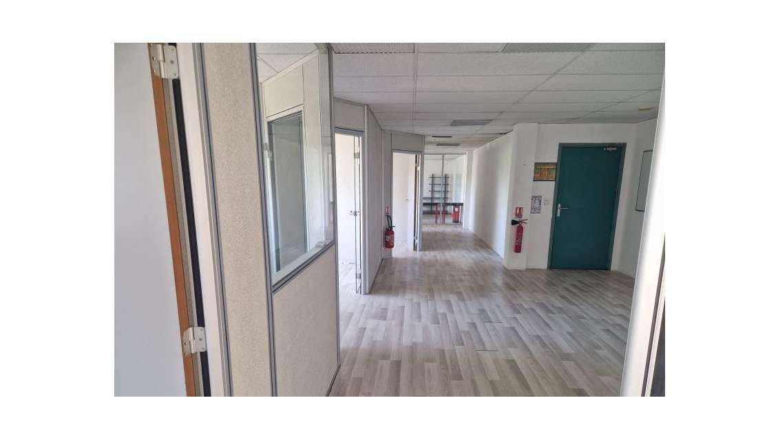 Location bureaux 134m² R+1 Pole d'activité d'Aix