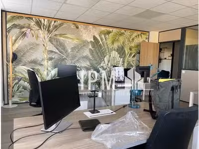 Bureaux meublés 113m² à louer à Aix Les Milles   