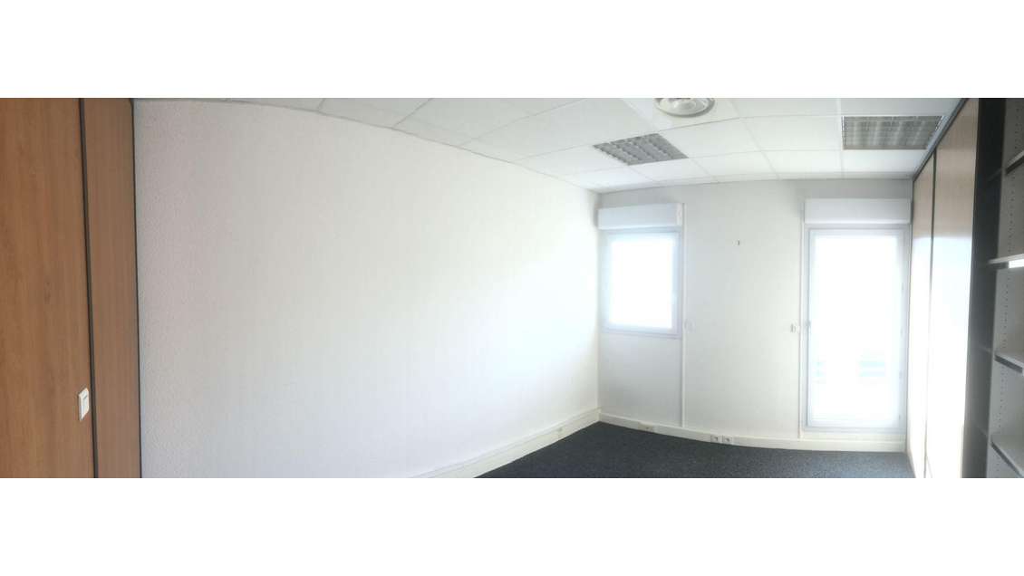 Location bureaux 99m² R+1 à Aix-En-Provence