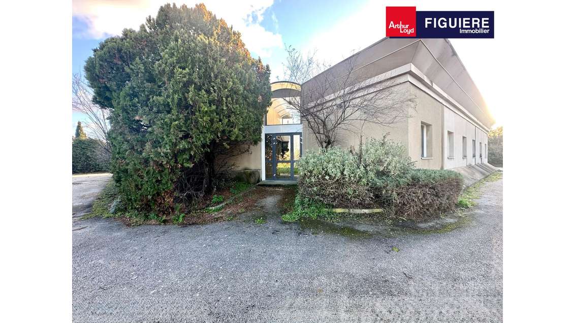 Immeuble mixte avec parcelle 1800m² à louer à Aix