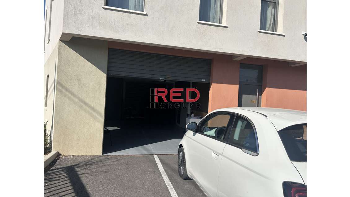 A louer local activité avec cour à Aix Les Milles