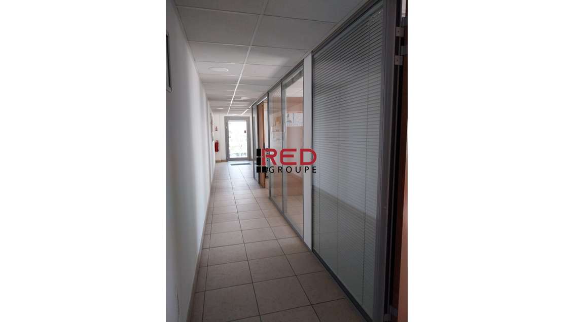 A louer bureaux lumineux 127m² ZI les milles D6