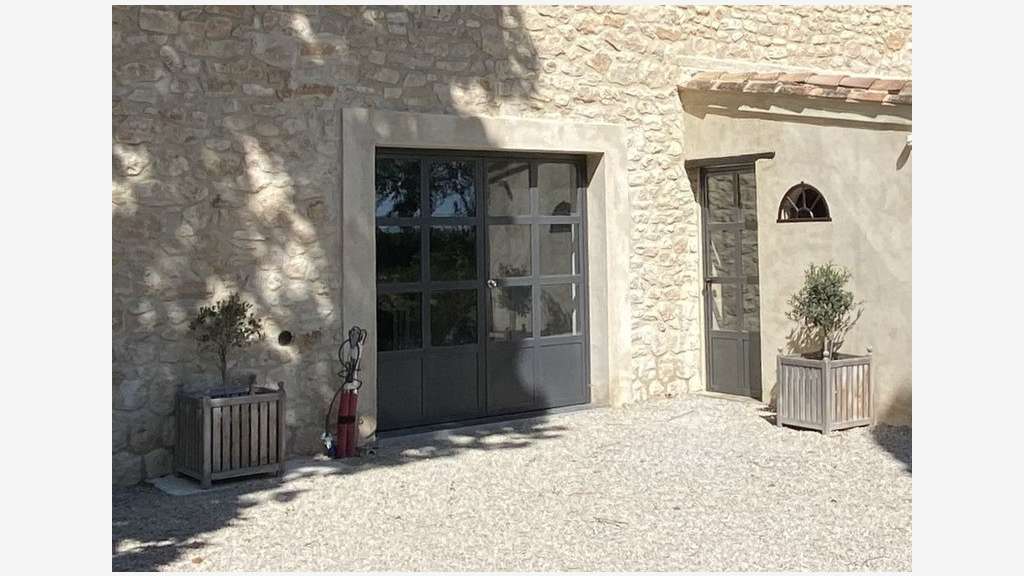 Local ancien chai 132m² à louer à Aix-en-Provence 