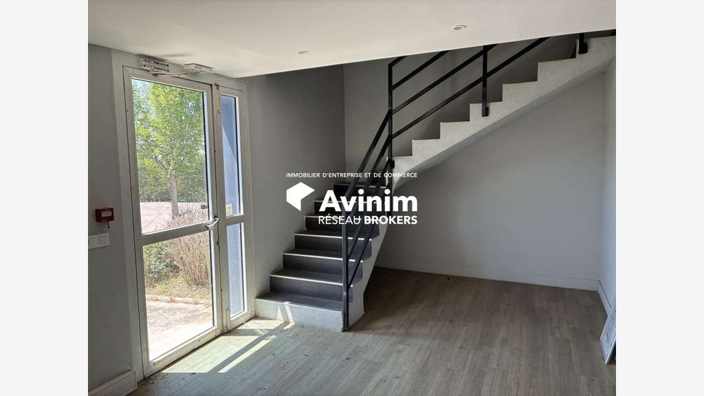 A louer bureaux indépendants+terrain ZA des Milles