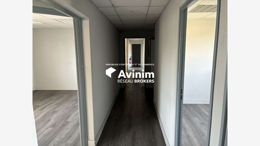 A louer bureaux indépendants+terrain ZA des Milles
