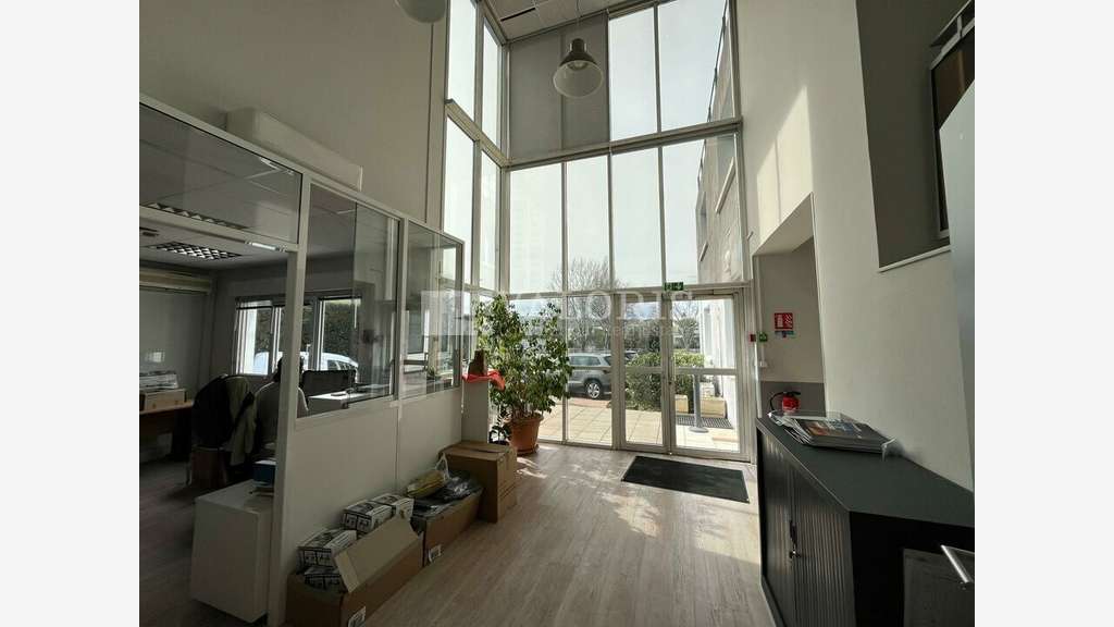 A louer bureaux de 310 et 675m² Aix-en-Provence  