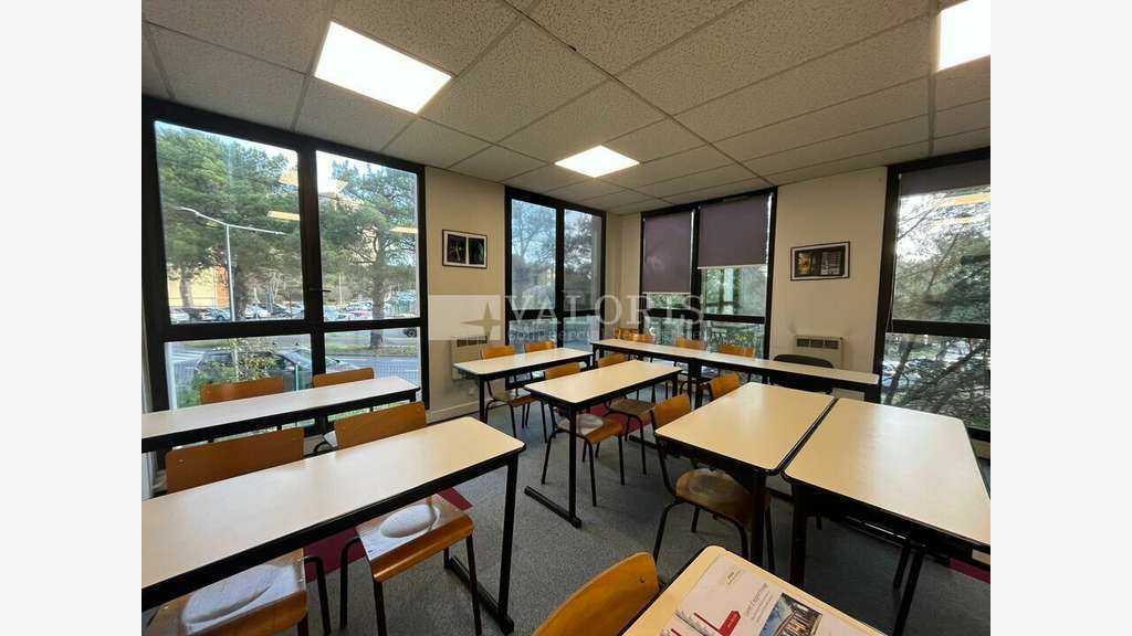 Bureaux 244m² en bon état à louer Aix-en-Provence