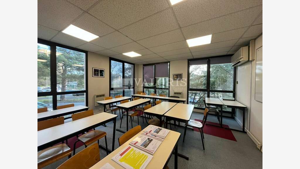 Bureaux 244m² en bon état à louer Aix-en-Provence
