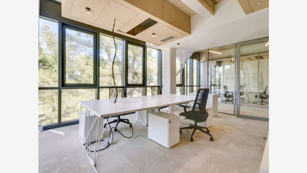 Location bureaux 435m² lumineux à Aix-en-Provence