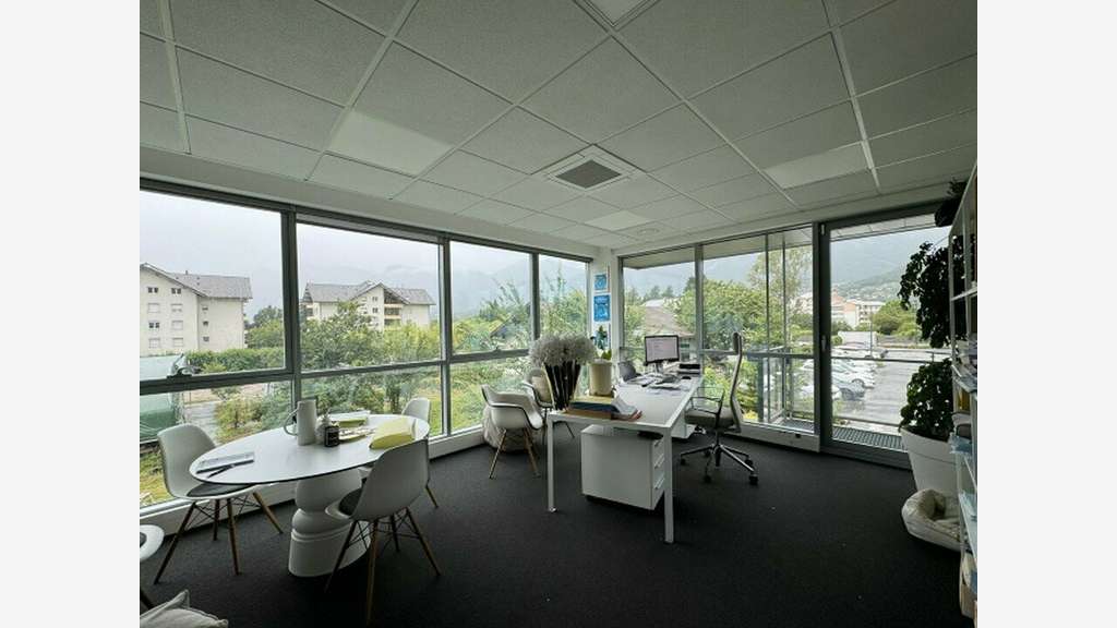 Bureaux à louer 328m² à Albertville (73)