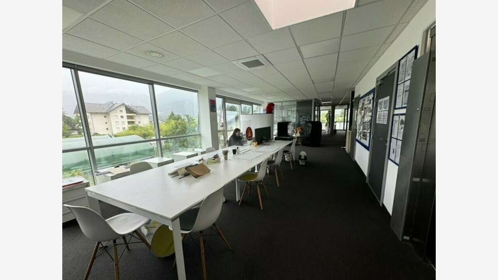 Bureaux à louer 328m² à Albertville (73)