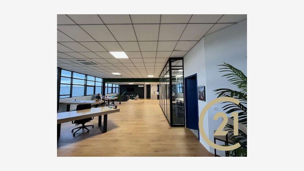 A louer atelier et bureaux 2150m² ZA Albipole A68