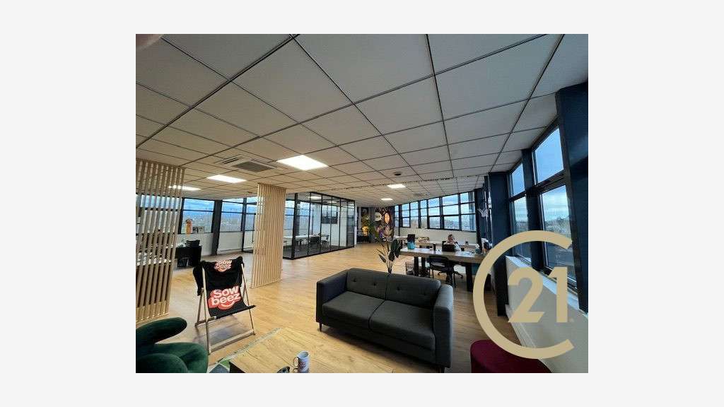 A louer atelier et bureaux 2150m² ZA Albipole A68