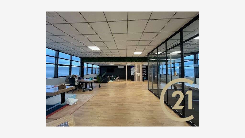 A louer atelier et bureaux 2150m² ZA Albipole A68