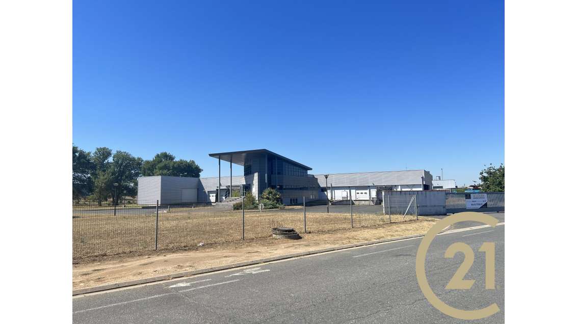 A louer atelier et bureaux 2150m² ZA Albipole A68