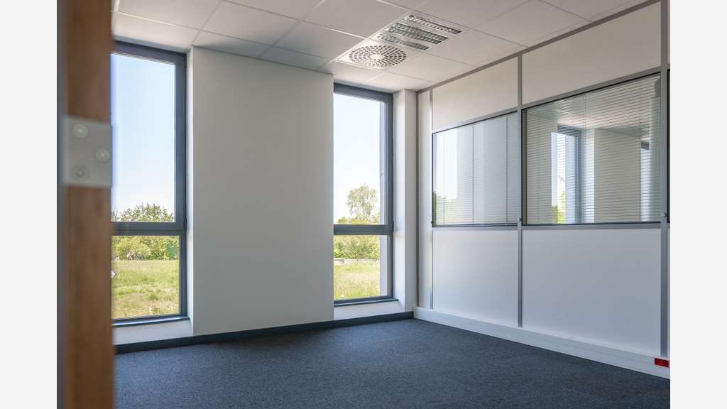 A louer bureaux 444m² excellent état à Alençon