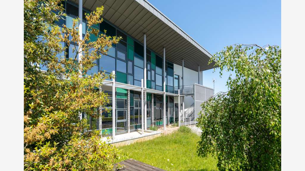 A louer bureaux 444m² excellent état à Alençon