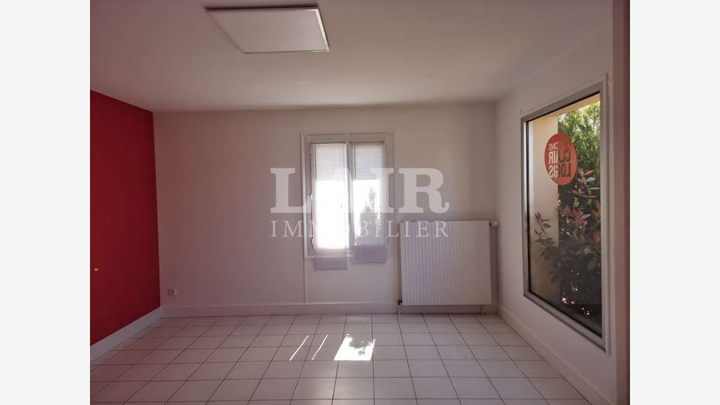 A louer bureaux 155m² Alençon axe très passant