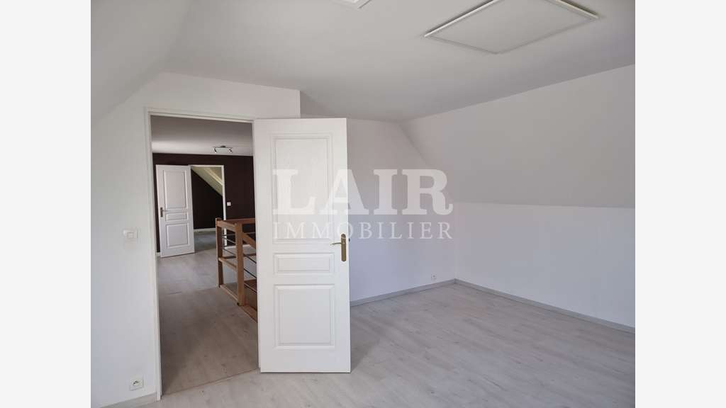 A louer bureaux 155m² Alençon axe très passant