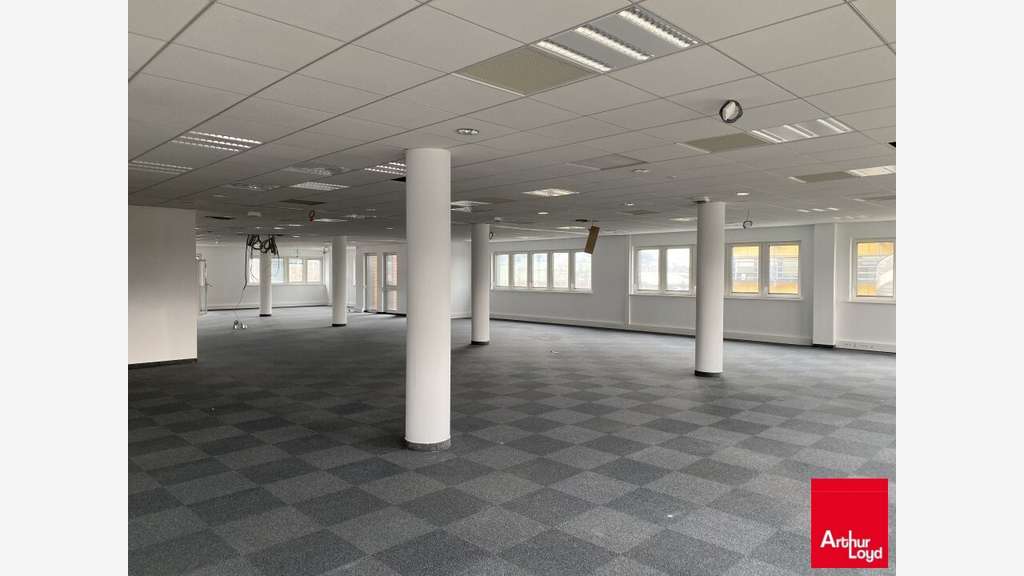 A louer bureaux 2004m² à Alixan Valence Rovaltain