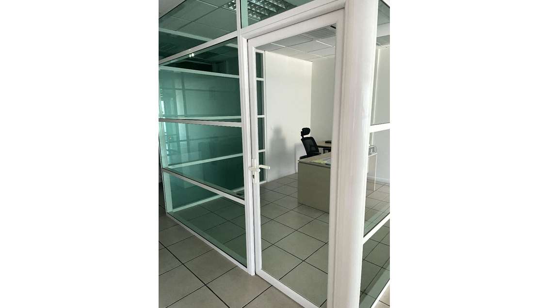 A louer bureaux aménagés 100m² à Baie-Mahault