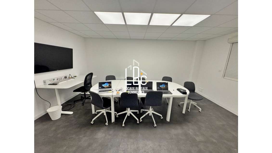 À louer 406m² bureaux et entrepôt à Ancenis 