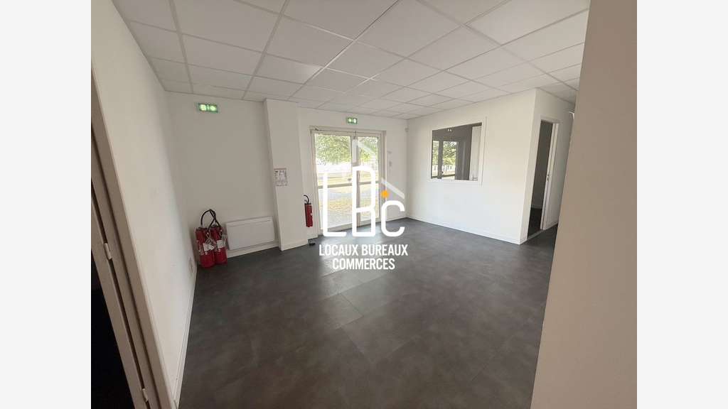 À louer 406m² bureaux et entrepôt à Ancenis