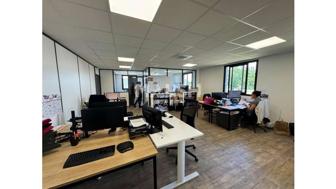A louer bureaux 221m² à Andrézieux-Bouthéon