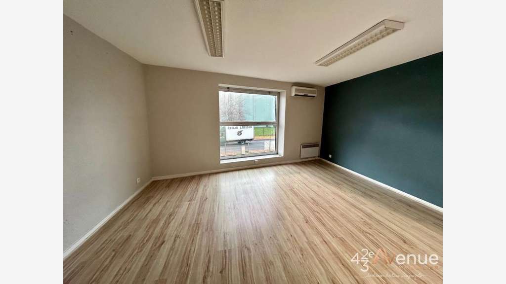 Bureau à louer 126m² à Andrézieux-Bouthéon