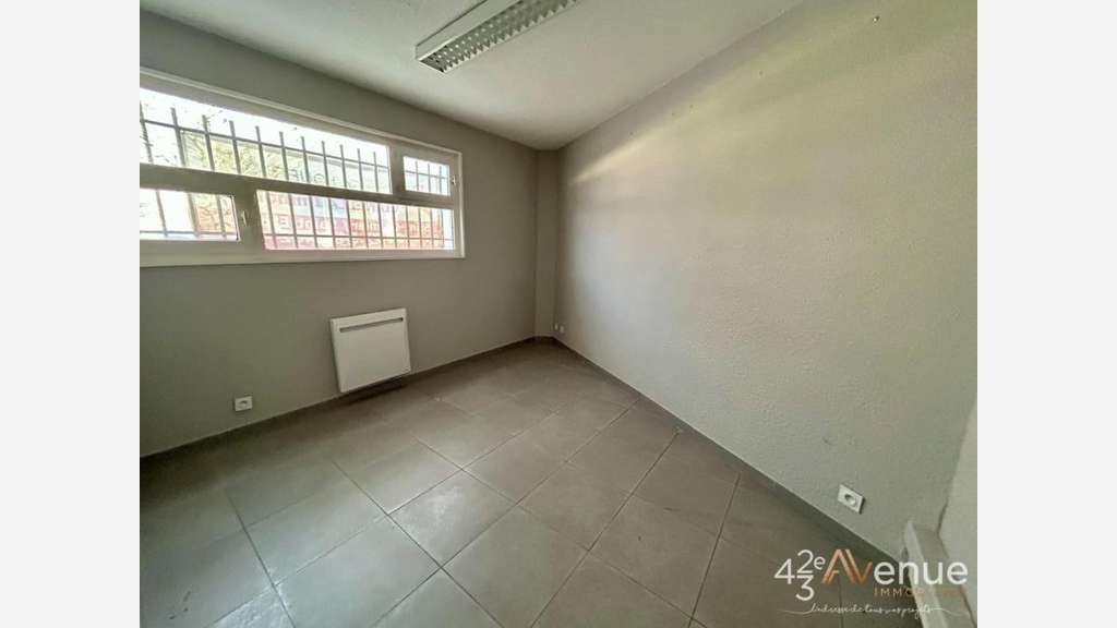Bureau à louer 126m² à Andrézieux-Bouthéon