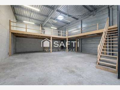 Loue box 212m² dont 39m² de bureau en ZA à Anet