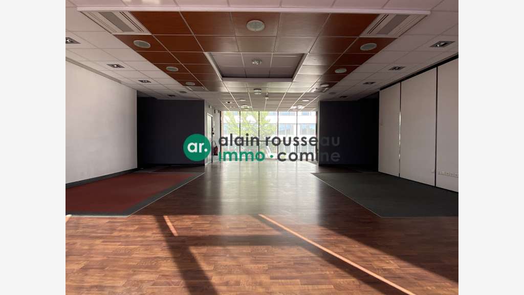 A louer 936m² bureaux à Angers Saint-Serge