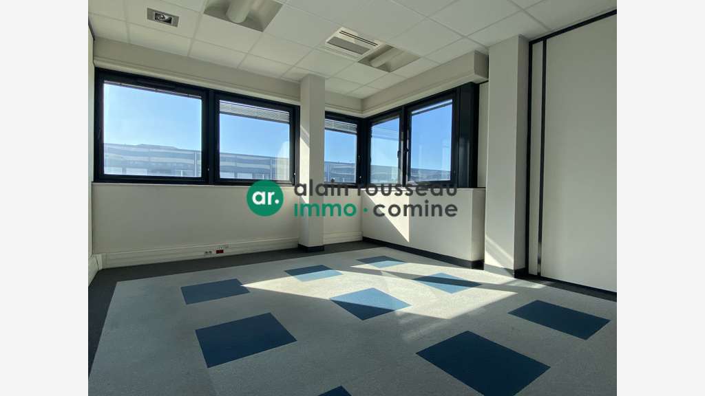 A louer 936m² bureaux à Angers Saint-Serge