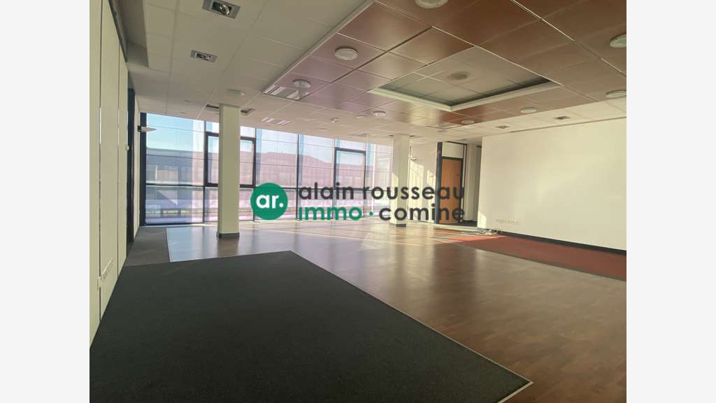 A louer 936m² bureaux à Angers Saint-Serge