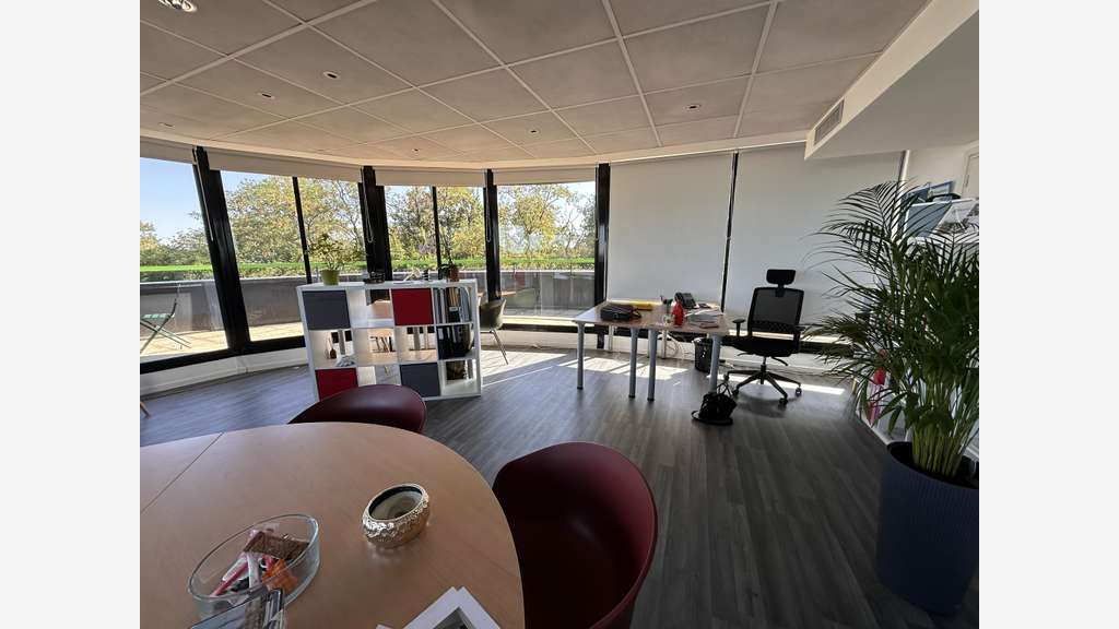 A louer bureaux 278m² Angers, Lac de Maine