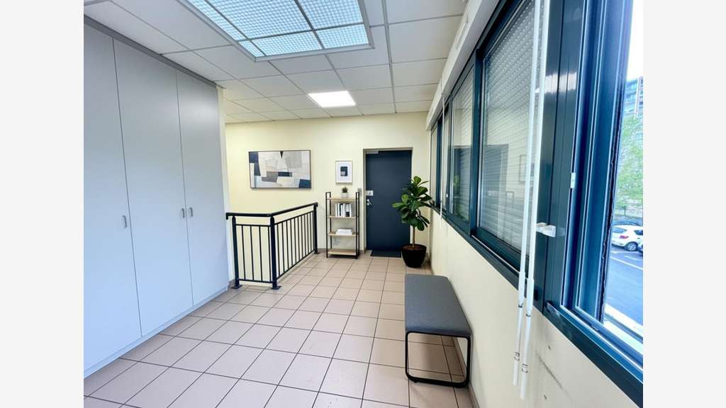 A louer bureaux 200m² avec stationnement à Angers