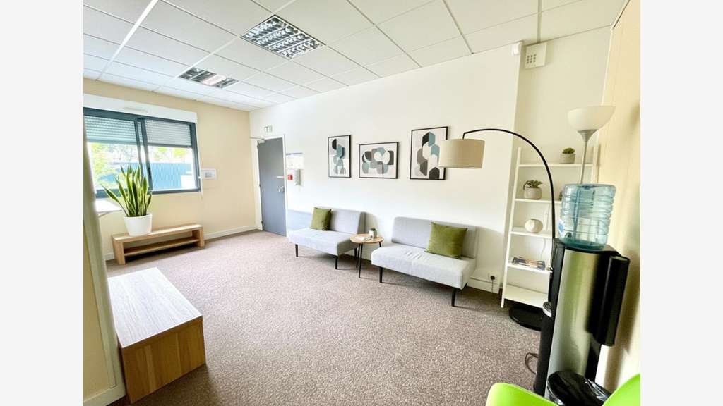 A louer bureaux 200m² avec stationnement à Angers