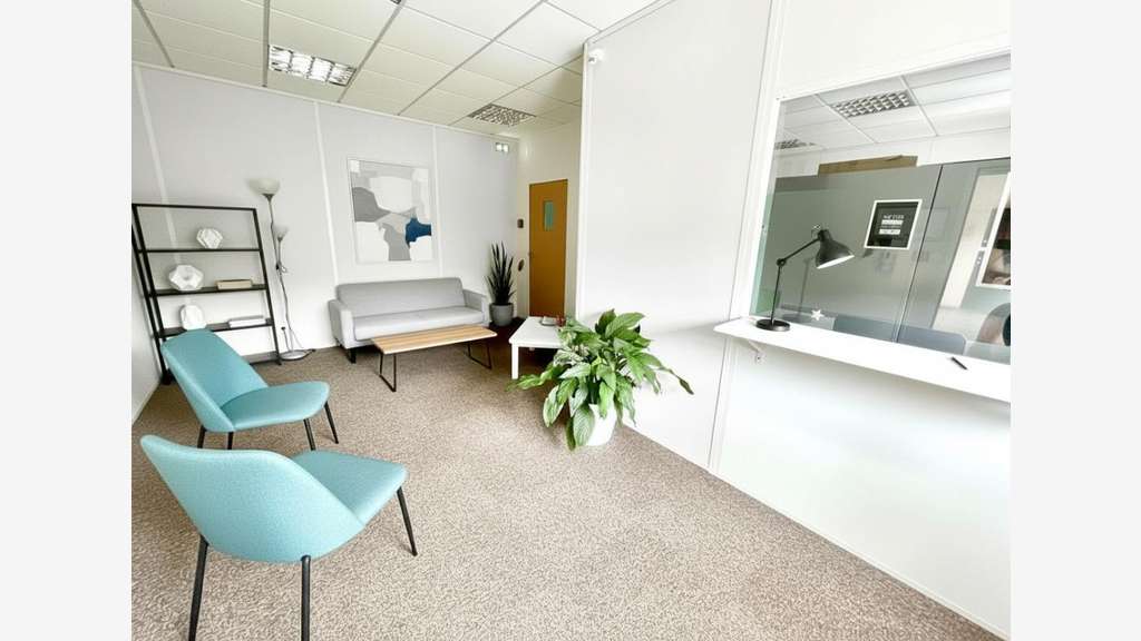 A louer bureaux 200m² avec stationnement à Angers
