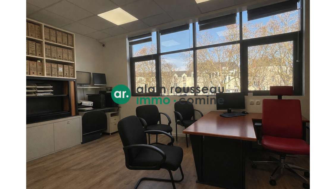 A louer bureaux 83m² Angers la Doutre place Bichon