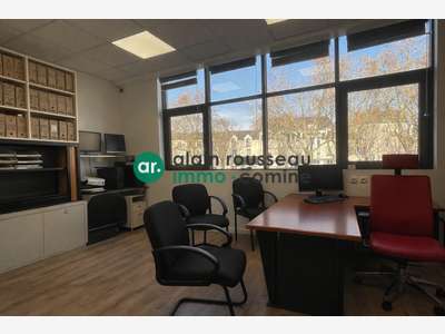 A louer bureaux 83m² Angers la Doutre place Bichon