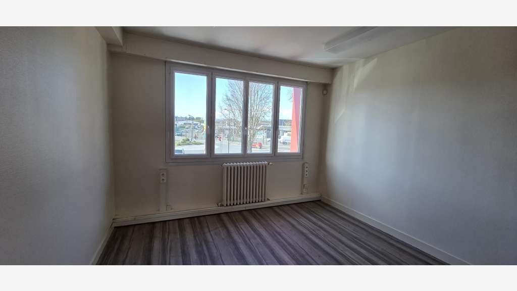 A louer bureaux 205m² à Angers R+2 proche MIN