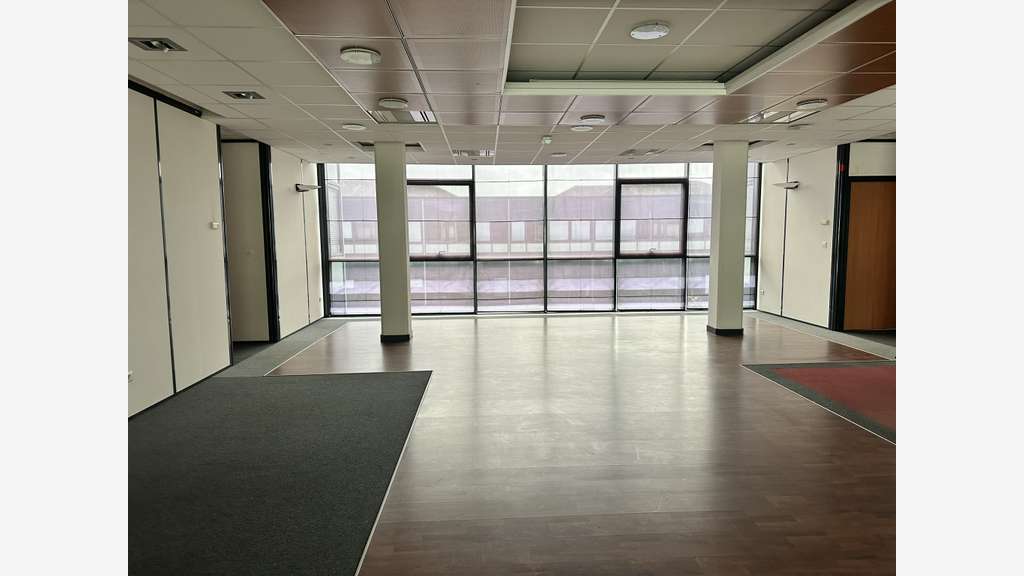 Location bureaux 936m² à Saint Serge Angers tram