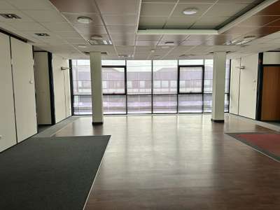 Location bureaux 936m² à Saint Serge Angers tram