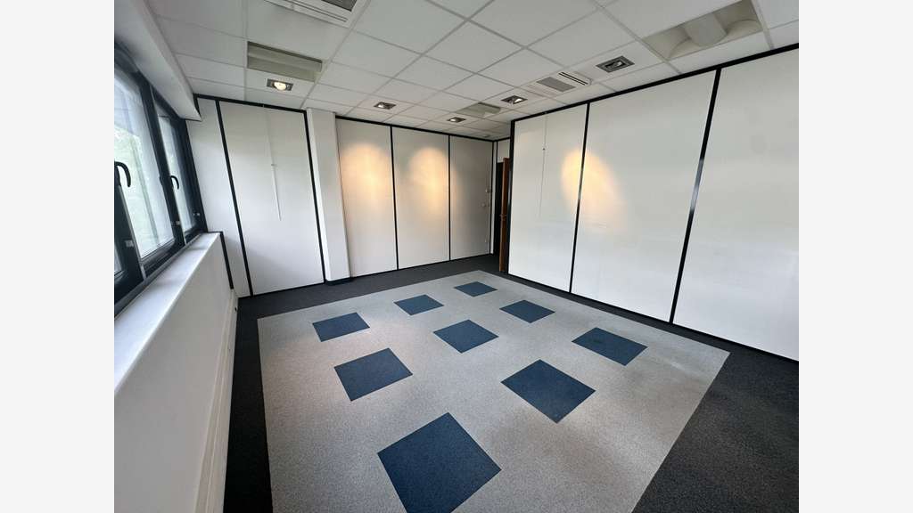 Location bureaux 936m² à Saint Serge Angers tram