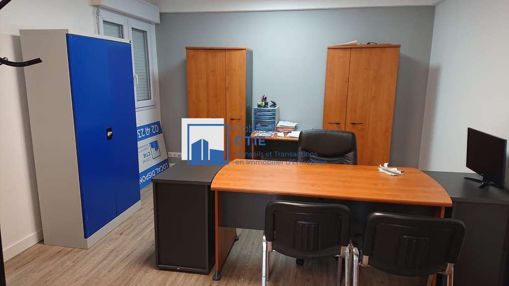 À louer local professionnel 81m² Angers St-Lazare
