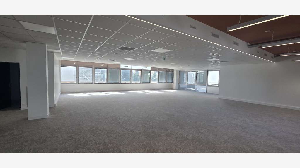 Plateau de bureaux 683m² à louer Angers St Serge