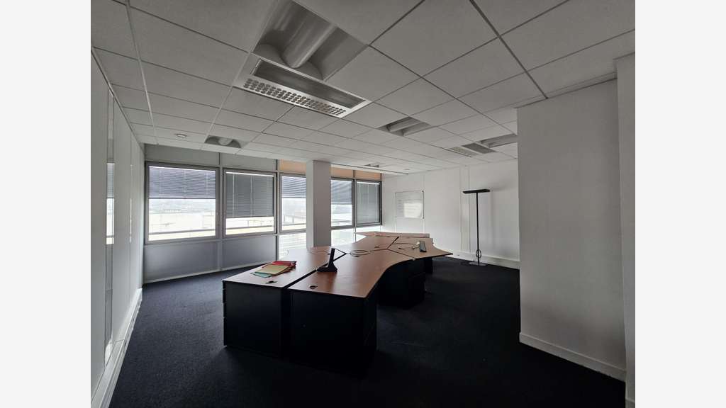 Plateau de bureaux 920m² à louer à Angers St Serge
